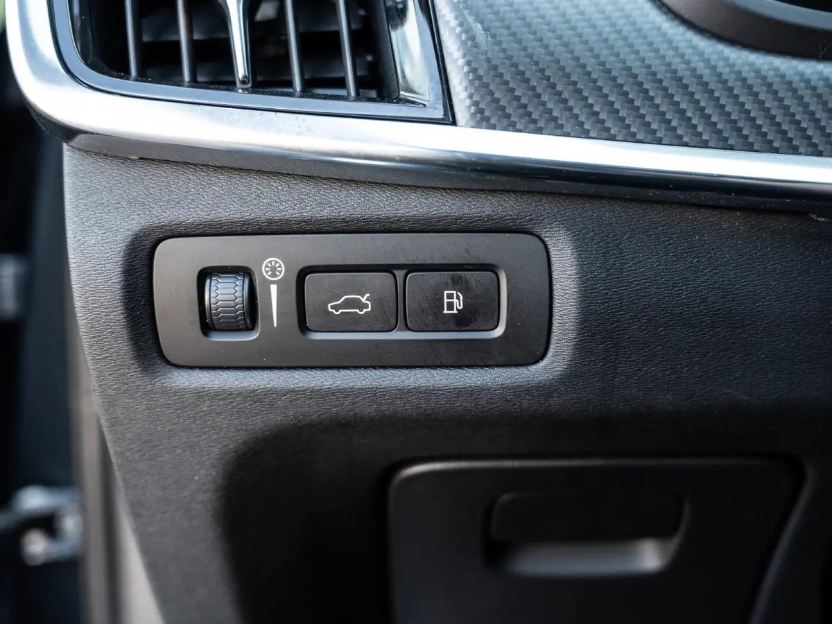 2.0 T8 AWD R-Design | Bowers&Wilkins Sound |