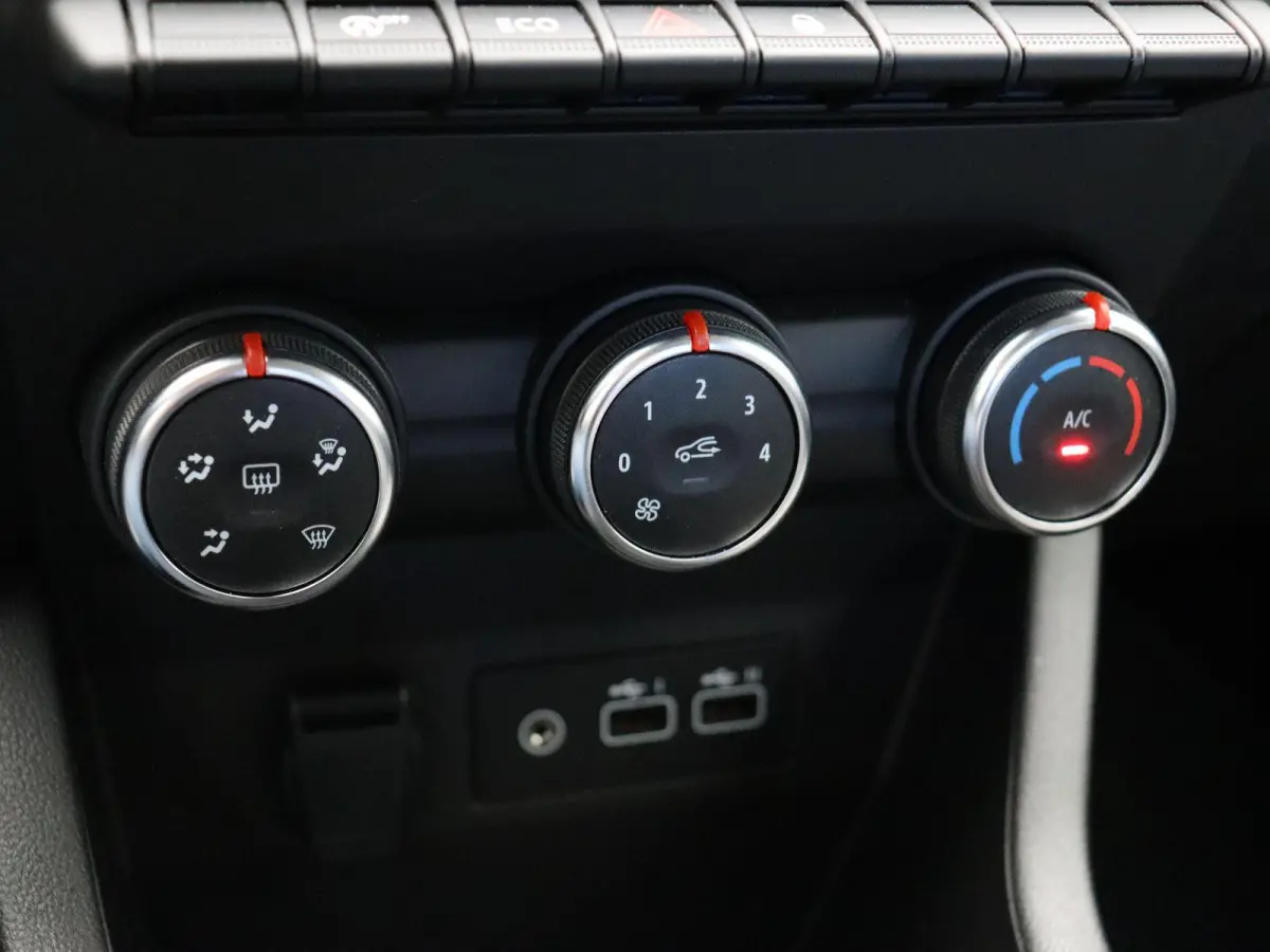 TCe 90pk GPF evolution | Airco | Cruise control | Apple Carplay / Android Auto |