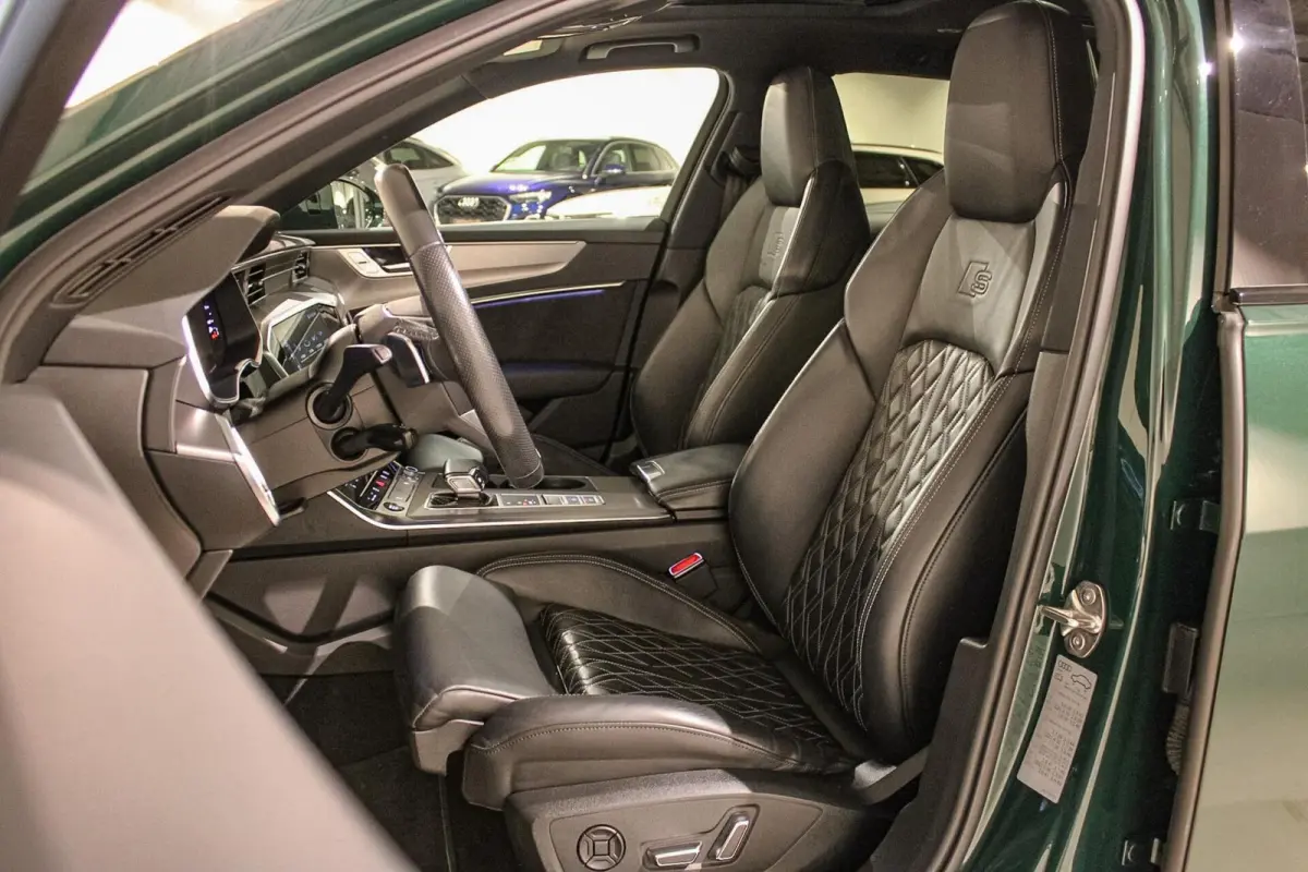 55 TFSI e quattro Competition RS zetels | PANO