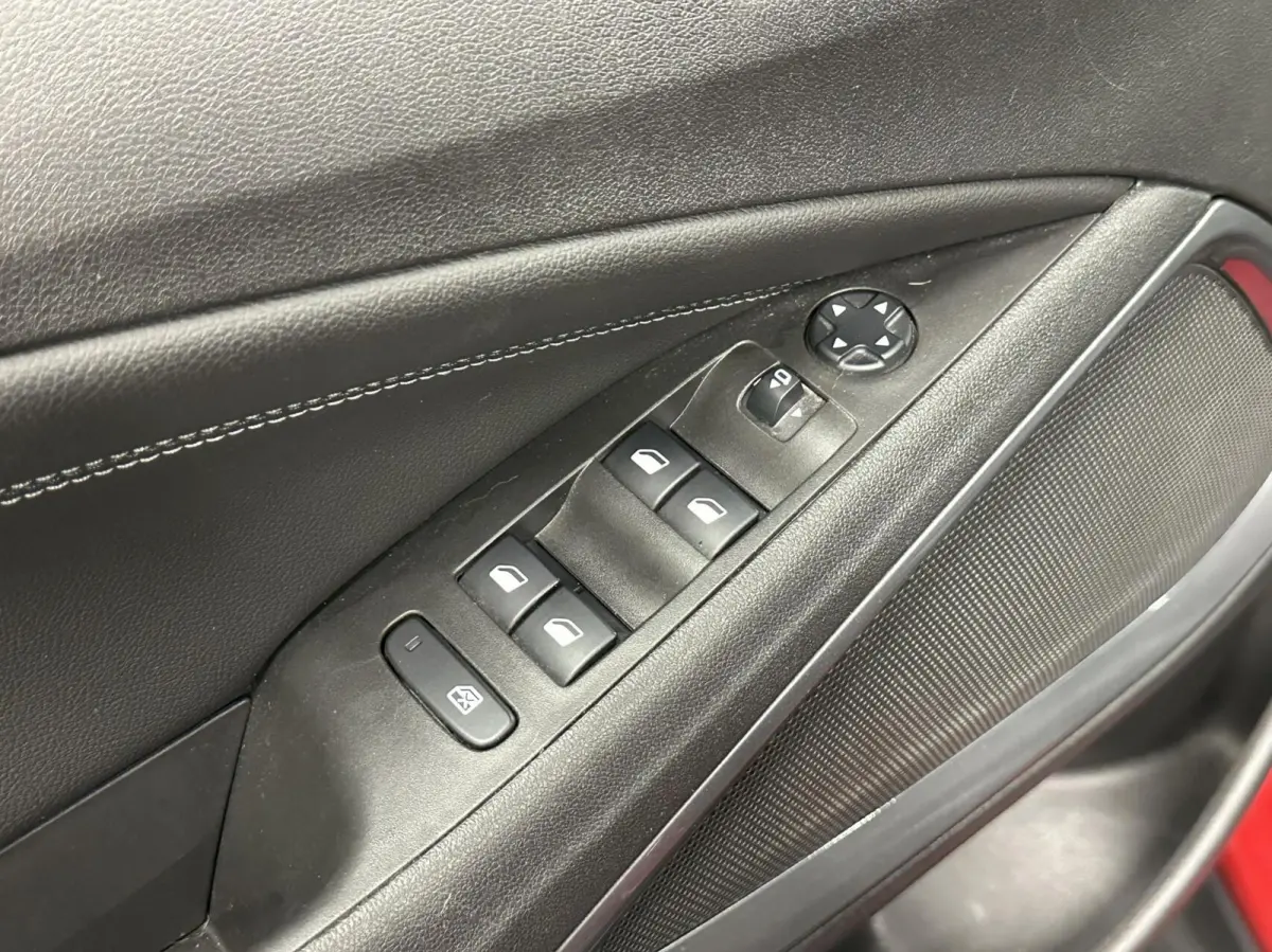 1.2 Turbo Elegance TREKHAAK CAMERA CARPLAY NAVI ECC LM CRUISE.