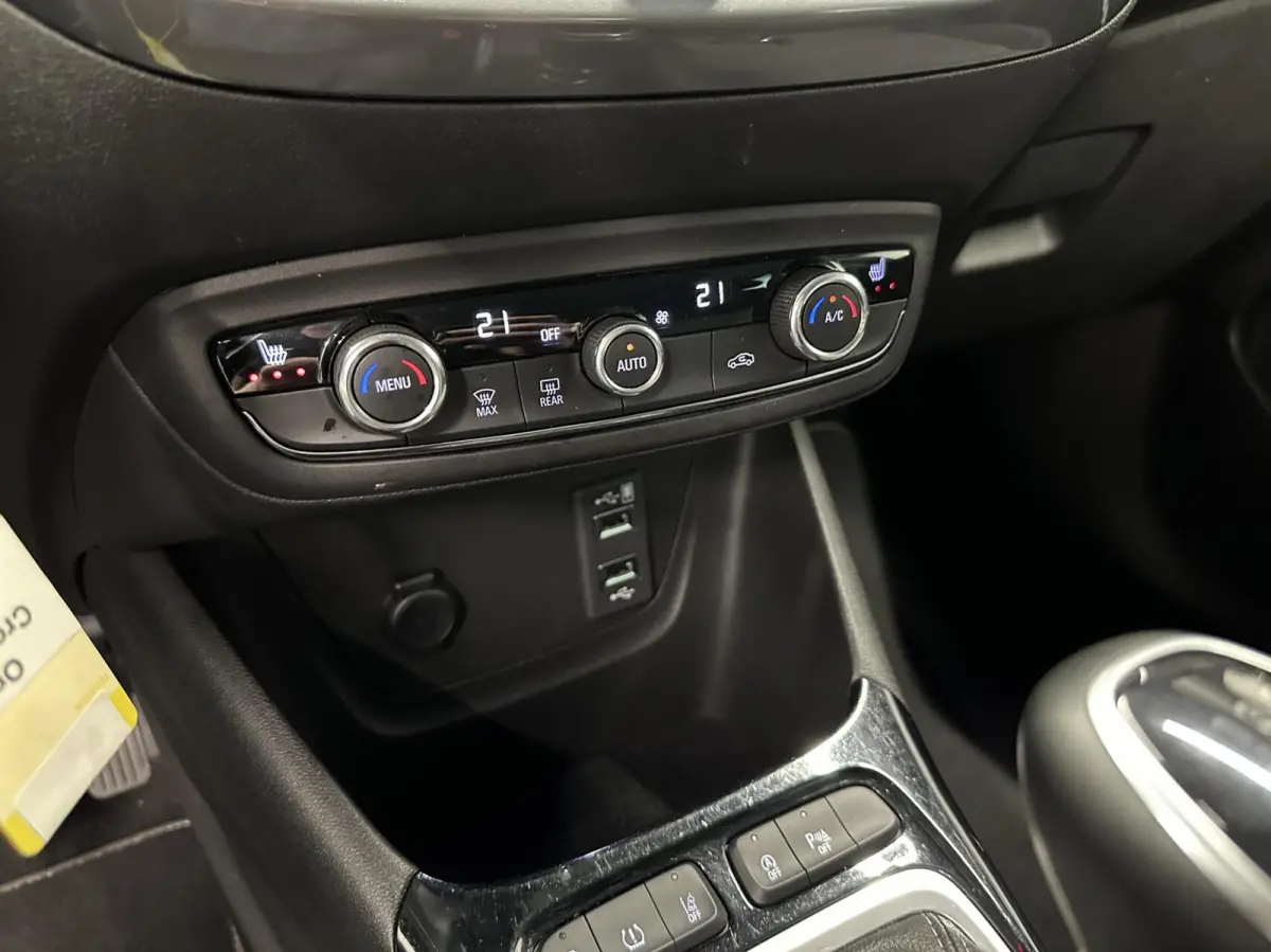 1.2 Turbo Elegance TREKHAAK CAMERA CARPLAY NAVI ECC LM CRUISE.