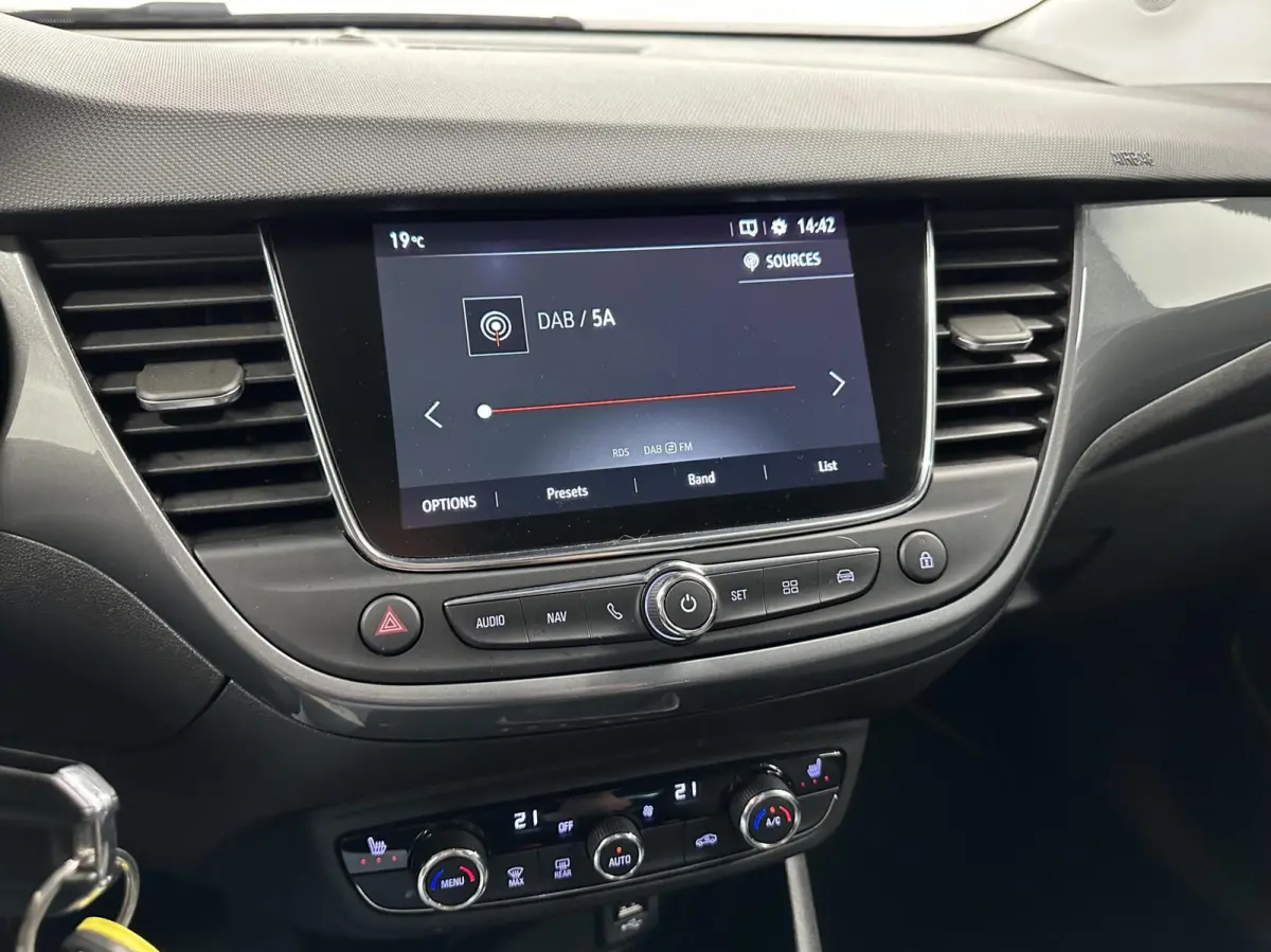 1.2 Turbo Elegance TREKHAAK CAMERA CARPLAY NAVI ECC LM CRUISE.