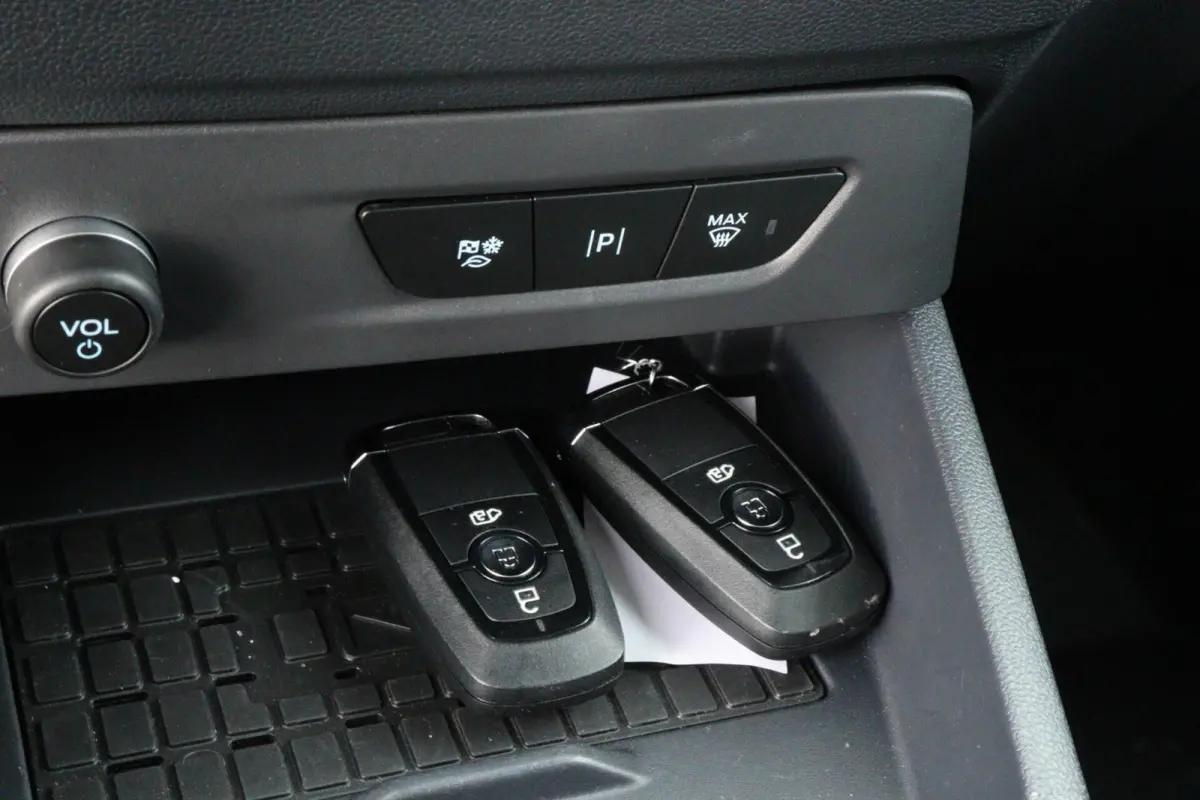 Cour. Limited 44 kWh l FULL OPTION l NAVI l CLIMATE l STUURVERWARMING l LANE ASSIST l CAMERA