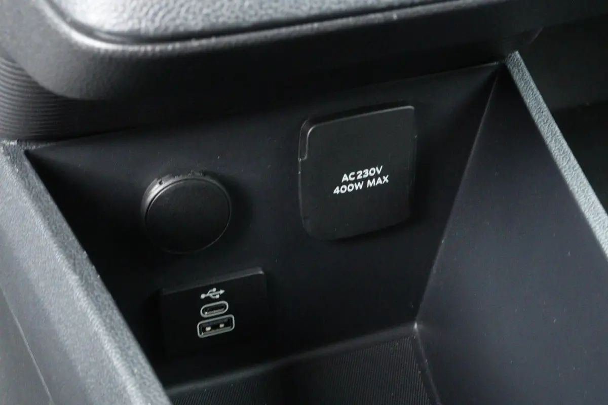 Cour. Limited 44 kWh l FULL OPTION l NAVI l CLIMATE l STUURVERWARMING l LANE ASSIST l CAMERA