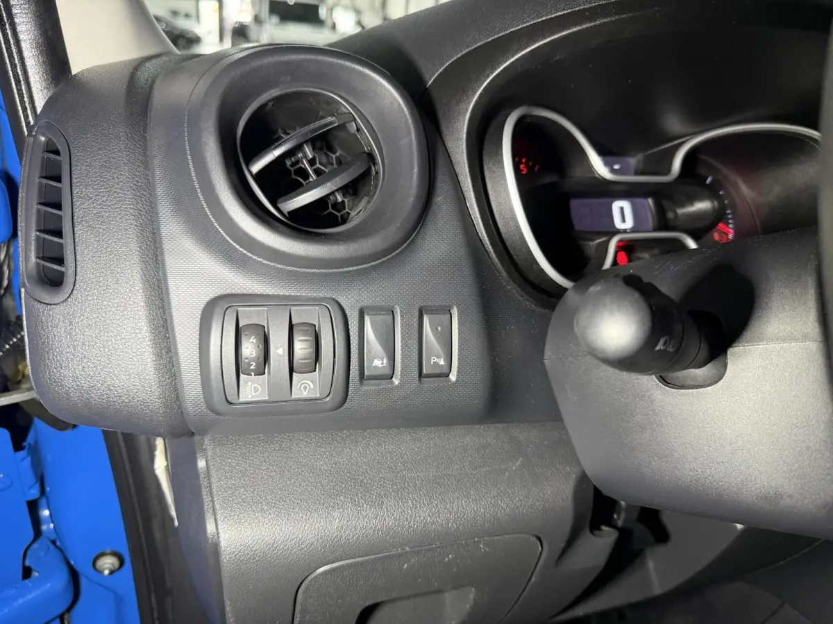 bestel 1.6 dCi L1H1 l AIRCO l IMPERIAAL l TREKHAAK l CRUISE CONTROL