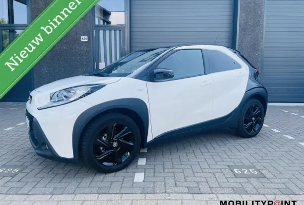 |1.0 VVT-i |Pulse|Automaat|Black&White