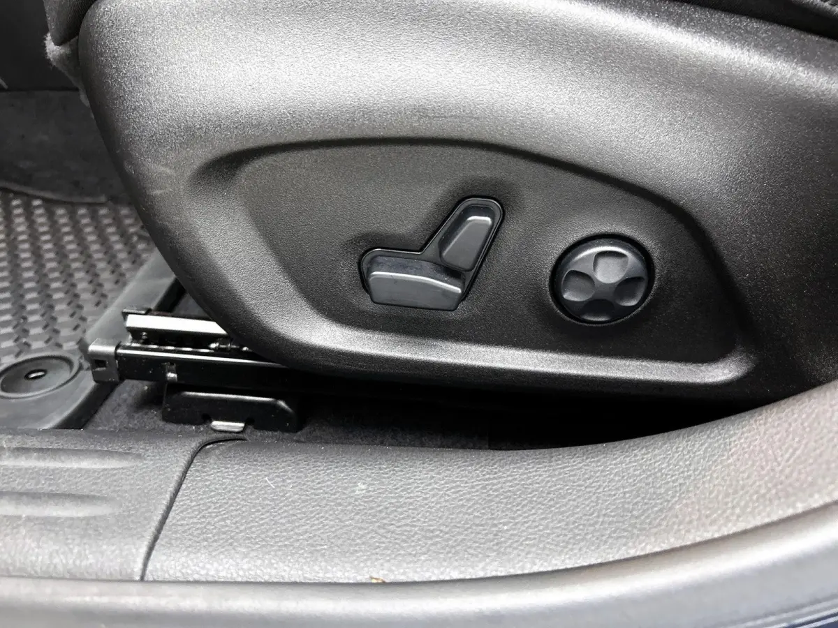 1.3 S 150pk Automaat | Trekhaak | Elektrisch Verstelbare Bestuurdersstoel | Navigatie | Elektrische Klep | Climate Control | 19"LMV | Stuur-/Stoelverwarming |