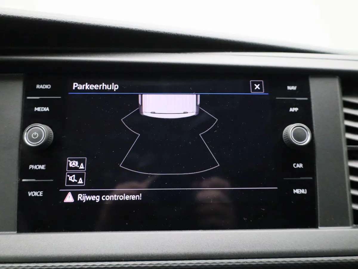 2.0 TDI L1H1 150PK | Automaat | Navigatie | Airco | Verwarmbare Voorruit | Multifunctioneel Stuurwiel | Cruise Control | Parkeerhulp Achter | DAB+ | Sortimo |
