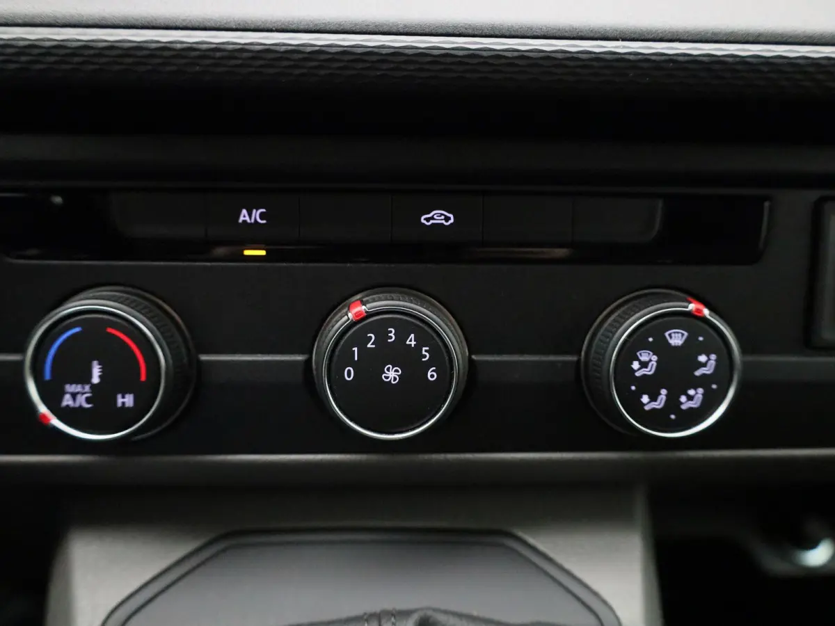 2.0 TDI L1H1 150PK | Automaat | Navigatie | Airco | Verwarmbare Voorruit | Multifunctioneel Stuurwiel | Cruise Control | Parkeerhulp Achter | DAB+ | Sortimo |