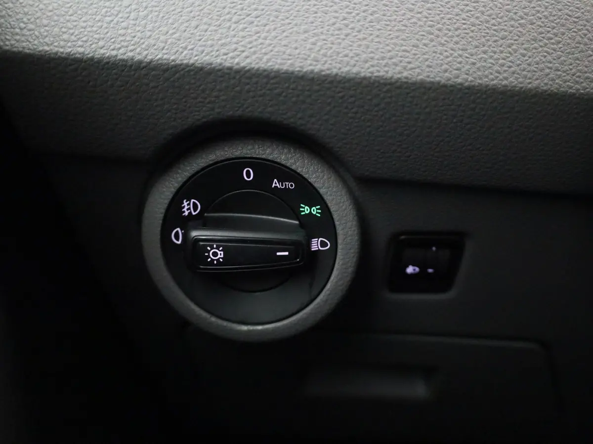 2.0 TDI L1H1 150PK | Automaat | Navigatie | Airco | Verwarmbare Voorruit | Multifunctioneel Stuurwiel | Cruise Control | Parkeerhulp Achter | DAB+ | Sortimo |