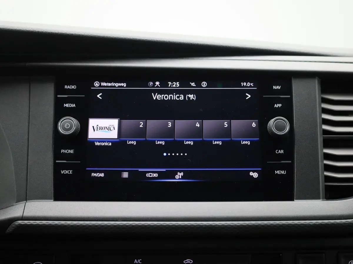 2.0 TDI L1H1 150PK | Automaat | Navigatie | Airco | Verwarmbare Voorruit | Multifunctioneel Stuurwiel | Cruise Control | Parkeerhulp Achter | DAB+ | Sortimo |
