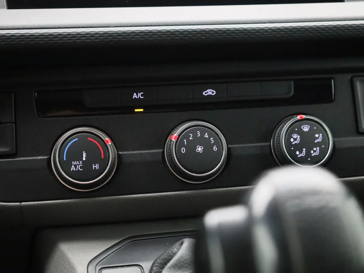 2.0 TDI L1H1 150PK | Automaat | Navigatie | Airco | Verwarmbare Voorruit | Multifunctioneel Stuurwiel | Cruise Control | Parkeerhulp Achter | DAB+ | Sortimo |