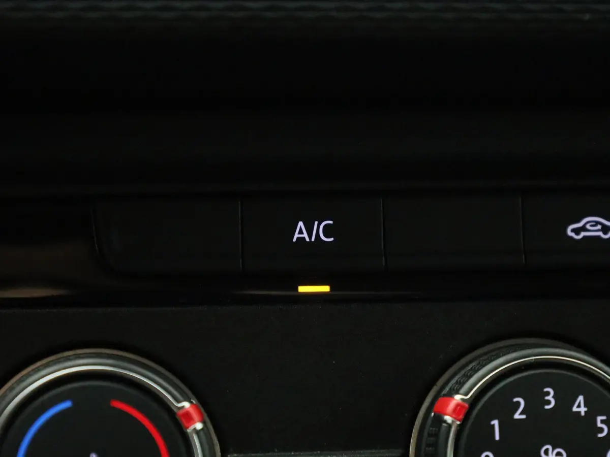 2.0 TDI L1H1 150PK | Automaat | Navigatie | Airco | Verwarmbare Voorruit | Multifunctioneel Stuurwiel | Cruise Control | Parkeerhulp Achter | DAB+ | Sortimo |