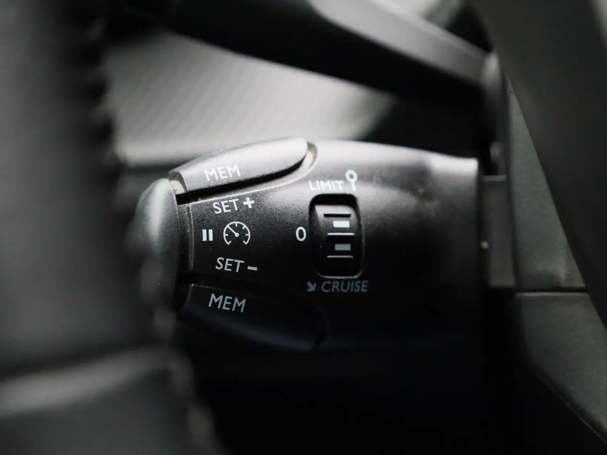 1.2 Puretech 74KW S&S Active Pack | ACHTERUITRIJCAMERA | APPLE CARPLAY - ANDROID AUTO | CRUISE CONTROL | CLIMATE CONTROL |