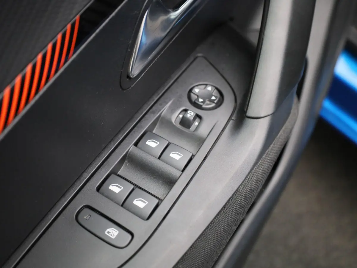 1.2 Puretech 74KW S&S Active Pack | ACHTERUITRIJCAMERA | APPLE CARPLAY - ANDROID AUTO | CRUISE CONTROL | CLIMATE CONTROL |