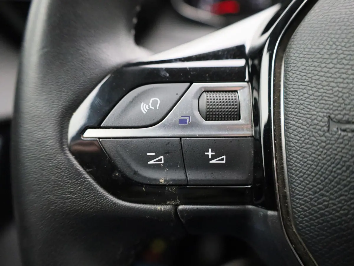 1.2 Puretech 74KW S&S Active Pack | ACHTERUITRIJCAMERA | APPLE CARPLAY - ANDROID AUTO | CRUISE CONTROL | CLIMATE CONTROL |