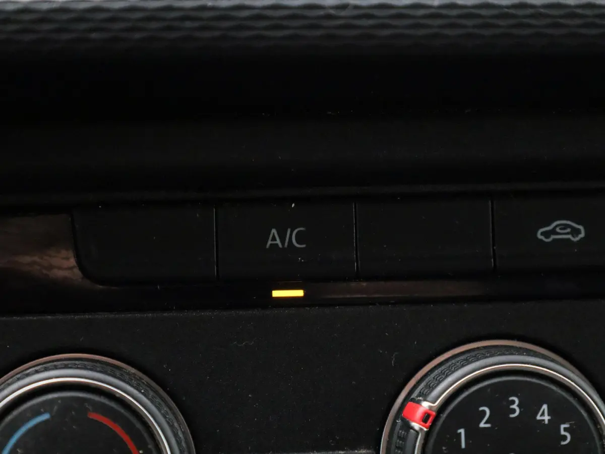 2.0 TDI L1H1 150PK | Automaat | Navigatie | Airco | Verwarmbare Voorruit | Multifunctioneel Stuurwiel | Cruise Control | Parkeerhulp Achter | DAB+ | Sortimo |