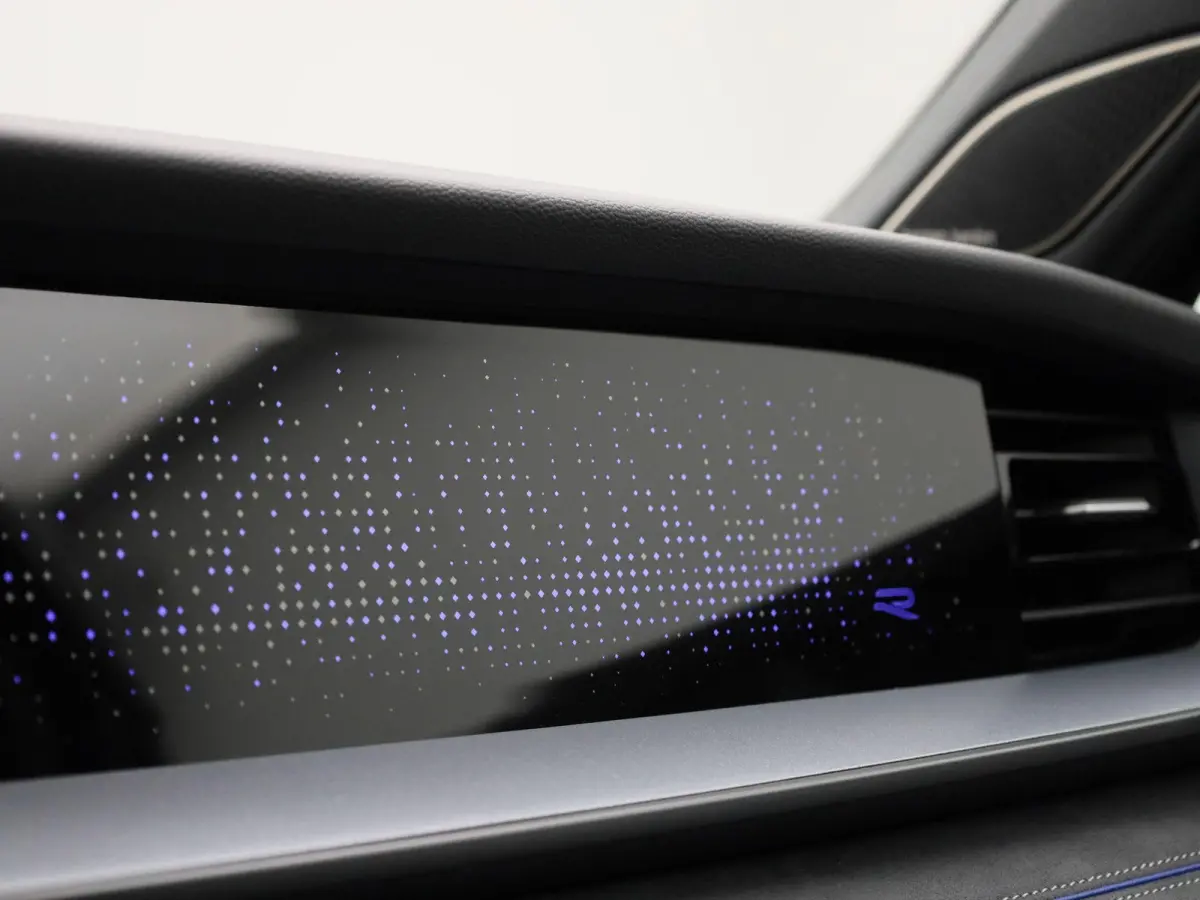 1.5 eHybrid R-Line Edition 272 PK| Origineel Nederlands | 1e Eigenaar | Panoramadak | Trekhaak | Leder Interieur | Stoelventilatie | Stoelverwarming | Stuurwielverwarming | Navigatie