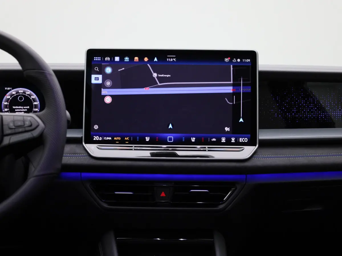 1.5 eHybrid R-Line Edition 272 PK| Origineel Nederlands | 1e Eigenaar | Panoramadak | Trekhaak | Leder Interieur | Stoelventilatie | Stoelverwarming | Stuurwielverwarming | Navigatie
