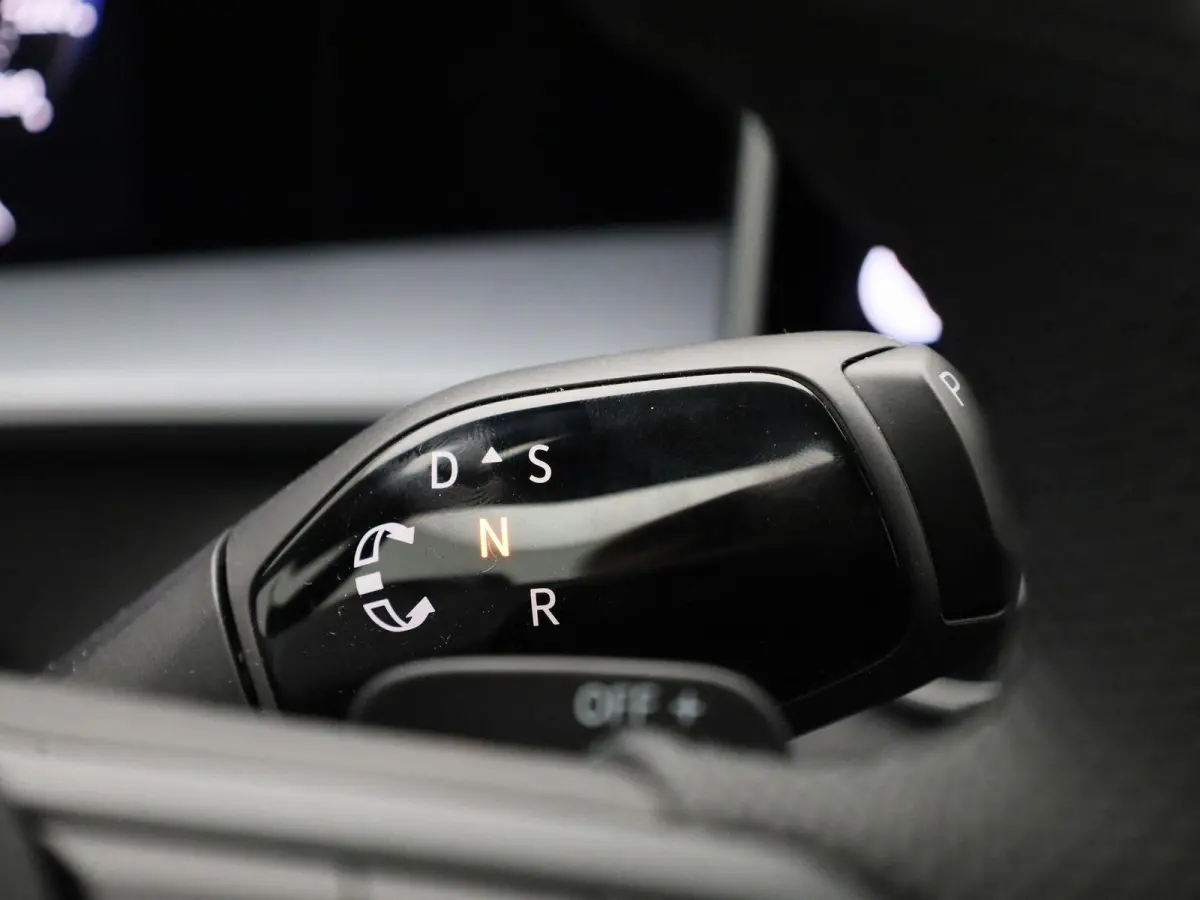 1.5 eHybrid R-Line Edition 272 PK| Origineel Nederlands | 1e Eigenaar | Panoramadak | Trekhaak | Leder Interieur | Stoelventilatie | Stoelverwarming | Stuurwielverwarming | Navigatie