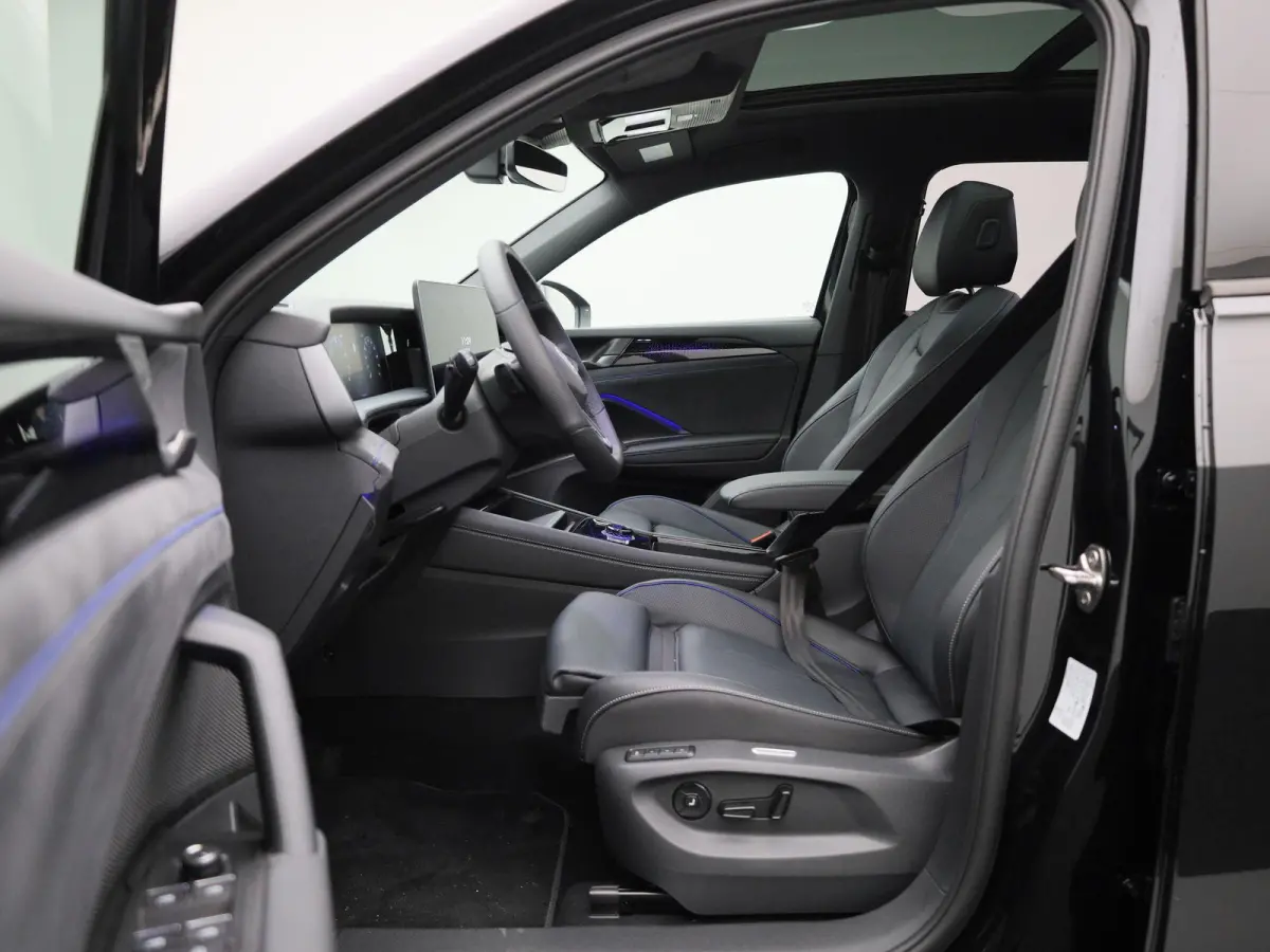 1.5 eHybrid R-Line Edition 272 PK| Origineel Nederlands | 1e Eigenaar | Panoramadak | Trekhaak | Leder Interieur | Stoelventilatie | Stoelverwarming | Stuurwielverwarming | Navigatie