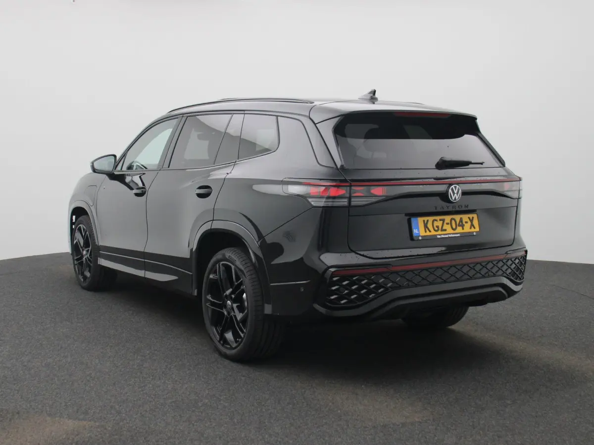 1.5 eHybrid R-Line Edition 272 PK| Origineel Nederlands | 1e Eigenaar | Panoramadak | Trekhaak | Leder Interieur | Stoelventilatie | Stoelverwarming | Stuurwielverwarming | Navigatie