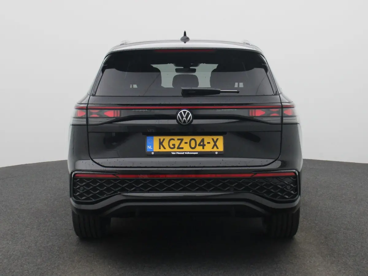1.5 eHybrid R-Line Edition 272 PK| Origineel Nederlands | 1e Eigenaar | Panoramadak | Trekhaak | Leder Interieur | Stoelventilatie | Stoelverwarming | Stuurwielverwarming | Navigatie