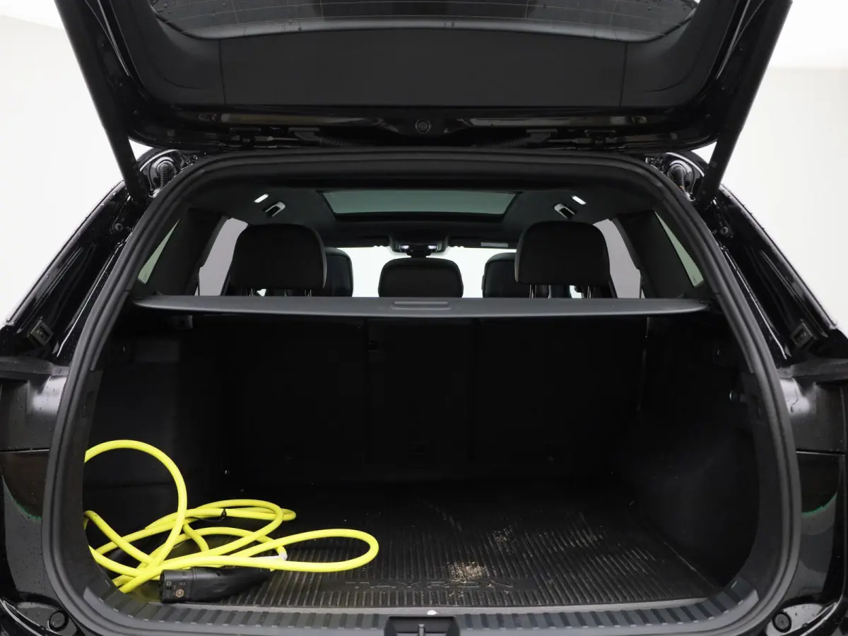 1.5 eHybrid R-Line Edition 272 PK| Origineel Nederlands | 1e Eigenaar | Panoramadak | Trekhaak | Leder Interieur | Stoelventilatie | Stoelverwarming | Stuurwielverwarming | Navigatie