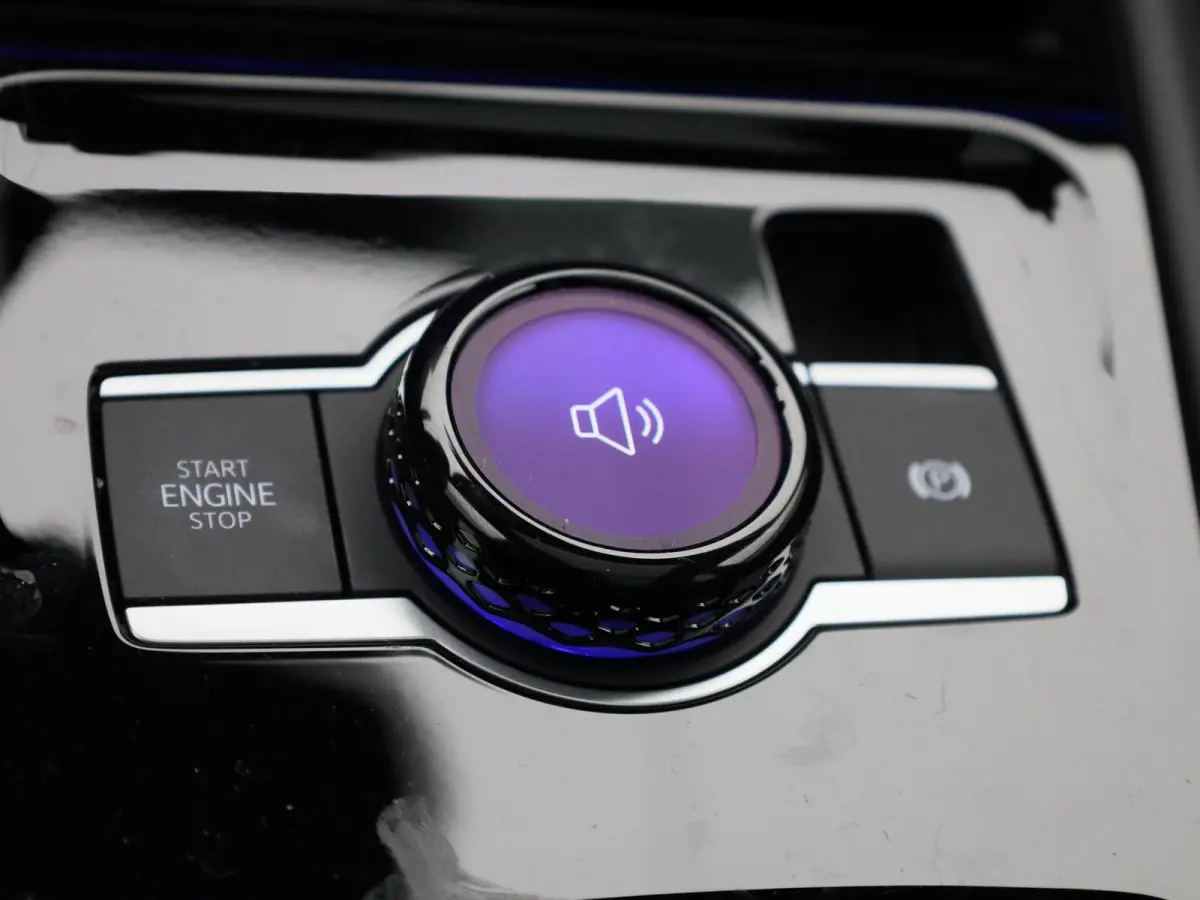 1.5 eHybrid R-Line Edition 272 PK| Origineel Nederlands | 1e Eigenaar | Panoramadak | Trekhaak | Leder Interieur | Stoelventilatie | Stoelverwarming | Stuurwielverwarming | Navigatie
