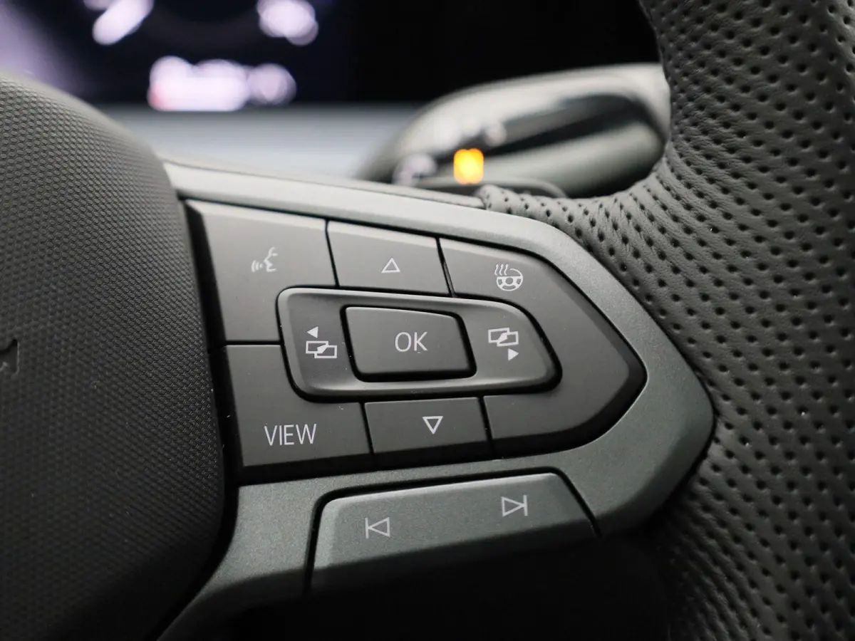 1.5 eHybrid R-Line Edition 272 PK| Origineel Nederlands | 1e Eigenaar | Panoramadak | Trekhaak | Leder Interieur | Stoelventilatie | Stoelverwarming | Stuurwielverwarming | Navigatie