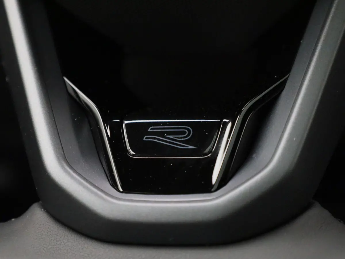 1.5 eHybrid R-Line Edition 272 PK| Origineel Nederlands | 1e Eigenaar | Panoramadak | Trekhaak | Leder Interieur | Stoelventilatie | Stoelverwarming | Stuurwielverwarming | Navigatie