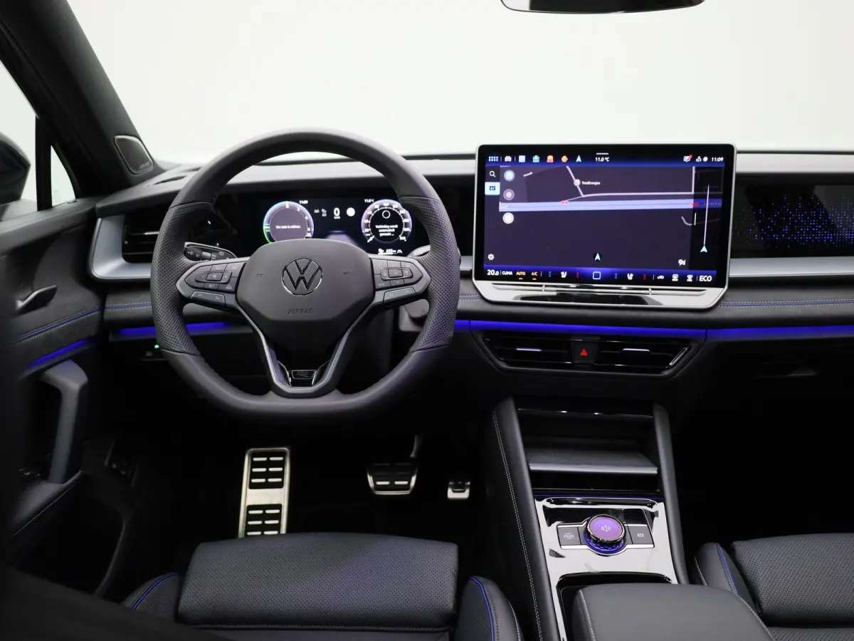 1.5 eHybrid R-Line Edition 272 PK| Origineel Nederlands | 1e Eigenaar | Panoramadak | Trekhaak | Leder Interieur | Stoelventilatie | Stoelverwarming | Stuurwielverwarming | Navigatie