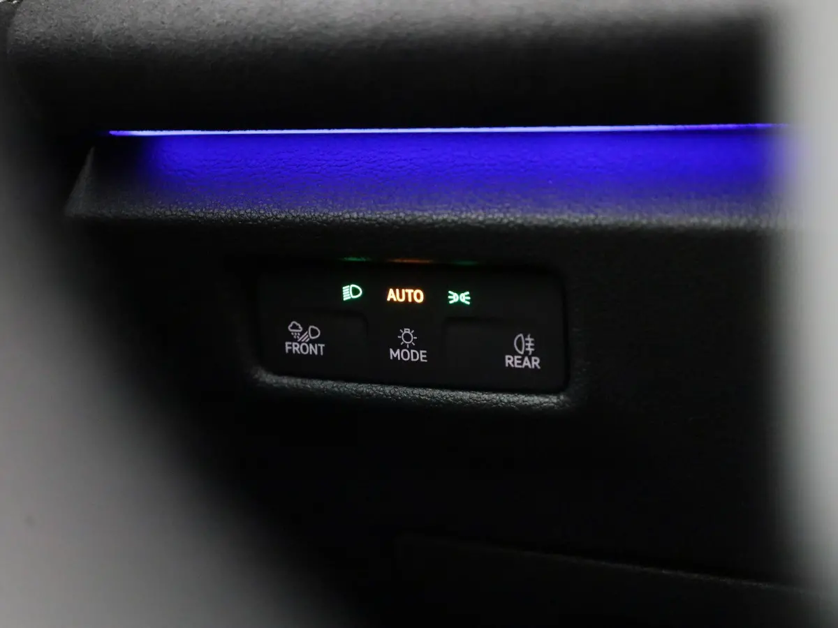 1.5 eHybrid R-Line Edition 272 PK| Origineel Nederlands | 1e Eigenaar | Panoramadak | Trekhaak | Leder Interieur | Stoelventilatie | Stoelverwarming | Stuurwielverwarming | Navigatie