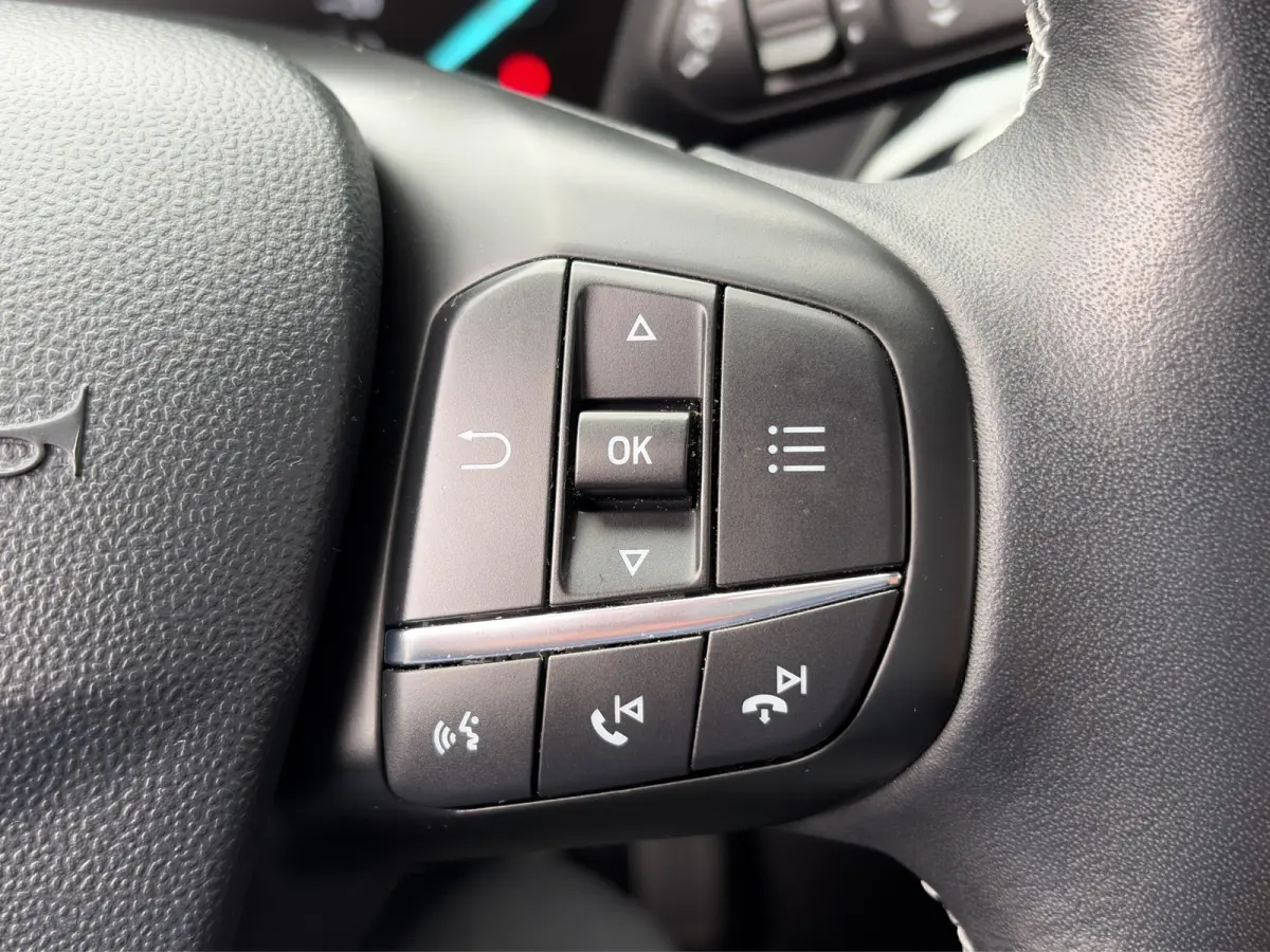 1.0 100pk EcoBoost Titanium | Camera | Adaptive cruise controle | B&O Audio | Voorruitverwarming | Carplay | Parkeersensoren voor en achter | Navigatie | Climate controle
