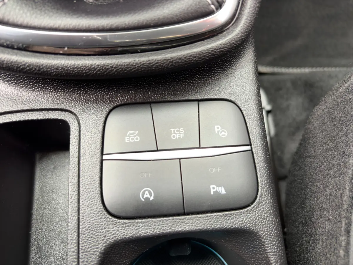 1.0 100pk EcoBoost Titanium | Camera | Adaptive cruise controle | B&O Audio | Voorruitverwarming | Carplay | Parkeersensoren voor en achter | Navigatie | Climate controle
