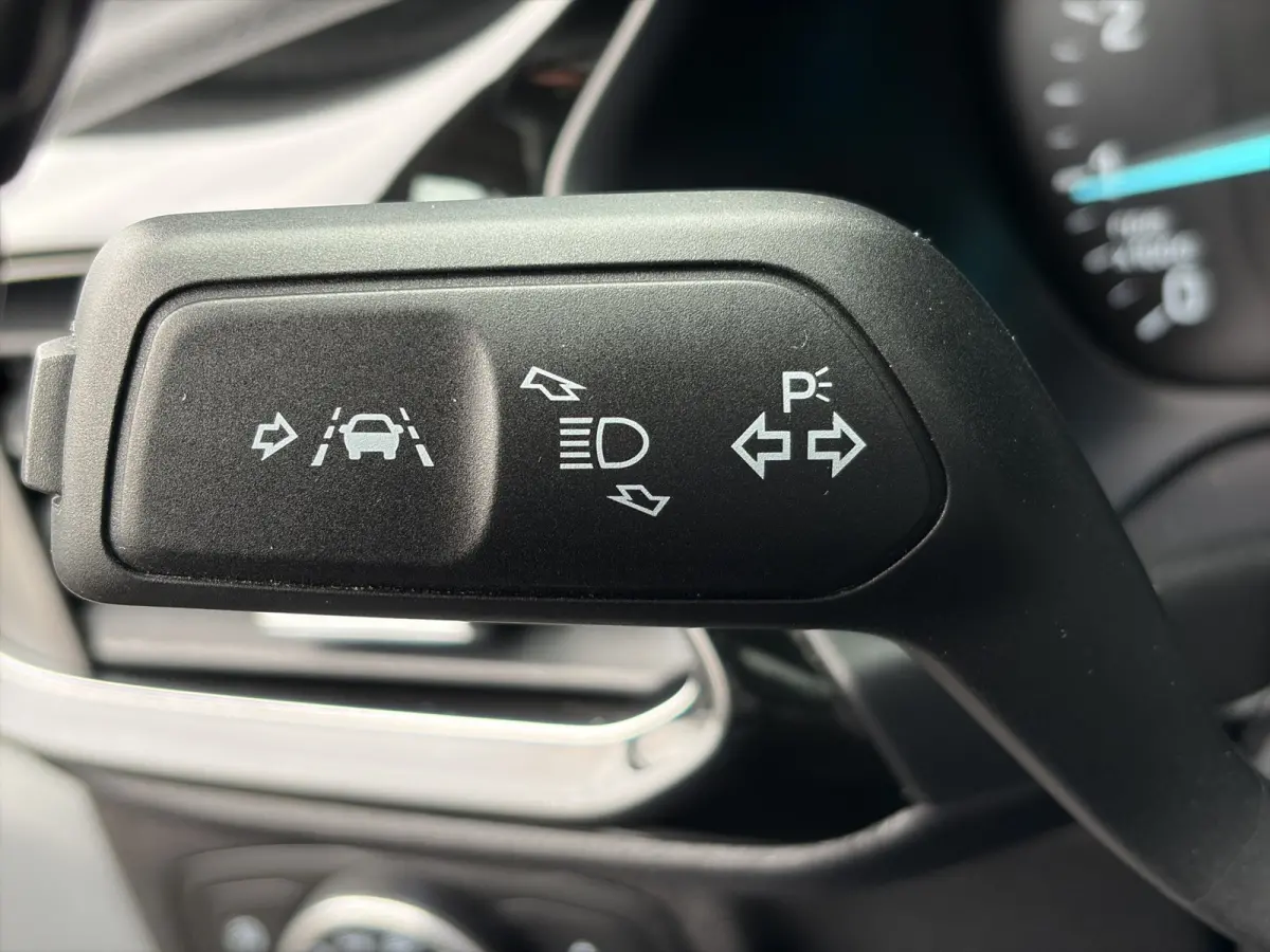 1.0 100pk EcoBoost Titanium | Camera | Adaptive cruise controle | B&O Audio | Voorruitverwarming | Carplay | Parkeersensoren voor en achter | Navigatie | Climate controle