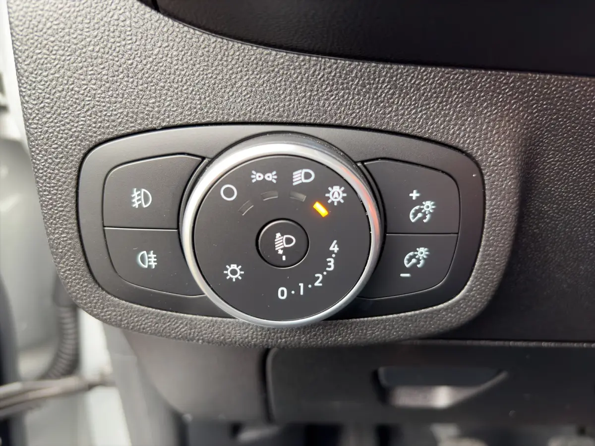 1.0 100pk EcoBoost Titanium | Camera | Adaptive cruise controle | B&O Audio | Voorruitverwarming | Carplay | Parkeersensoren voor en achter | Navigatie | Climate controle