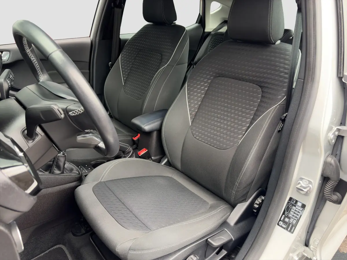 1.0 100pk EcoBoost Titanium | Camera | Adaptive cruise controle | B&O Audio | Voorruitverwarming | Carplay | Parkeersensoren voor en achter | Navigatie | Climate controle
