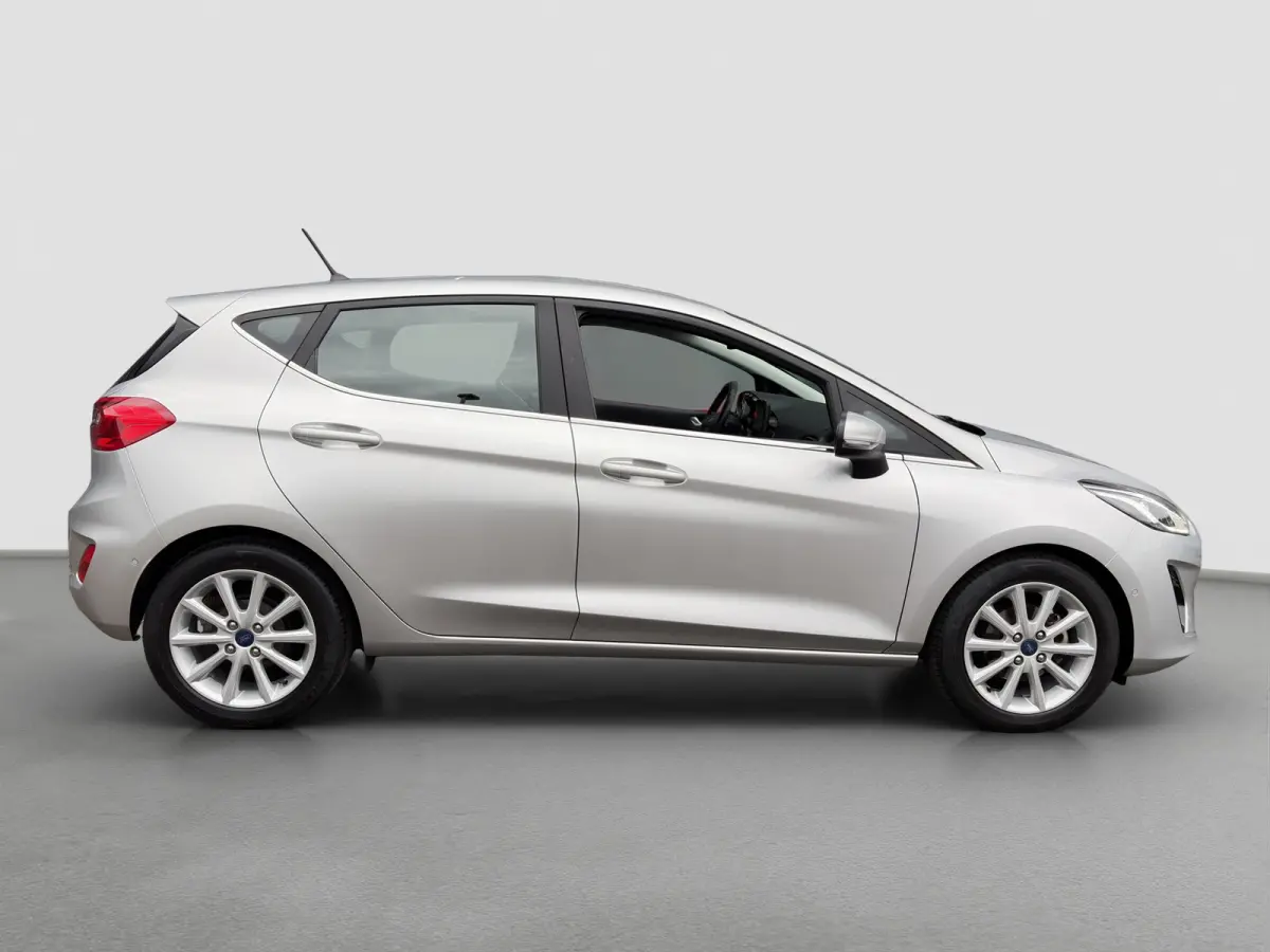 1.0 100pk EcoBoost Titanium | Camera | Adaptive cruise controle | B&O Audio | Voorruitverwarming | Carplay | Parkeersensoren voor en achter | Navigatie | Climate controle