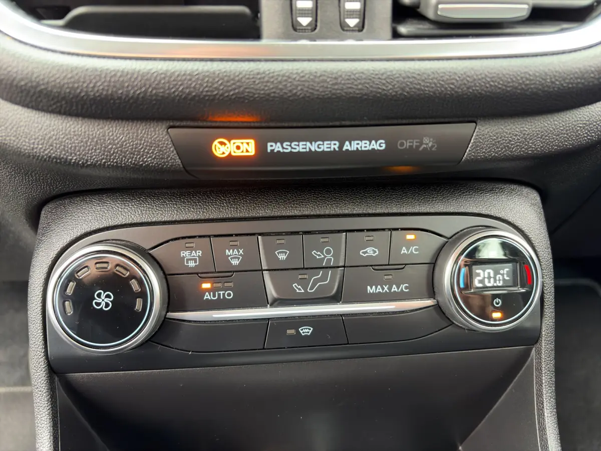 1.0 100pk EcoBoost Titanium | Camera | Adaptive cruise controle | B&O Audio | Voorruitverwarming | Carplay | Parkeersensoren voor en achter | Navigatie | Climate controle