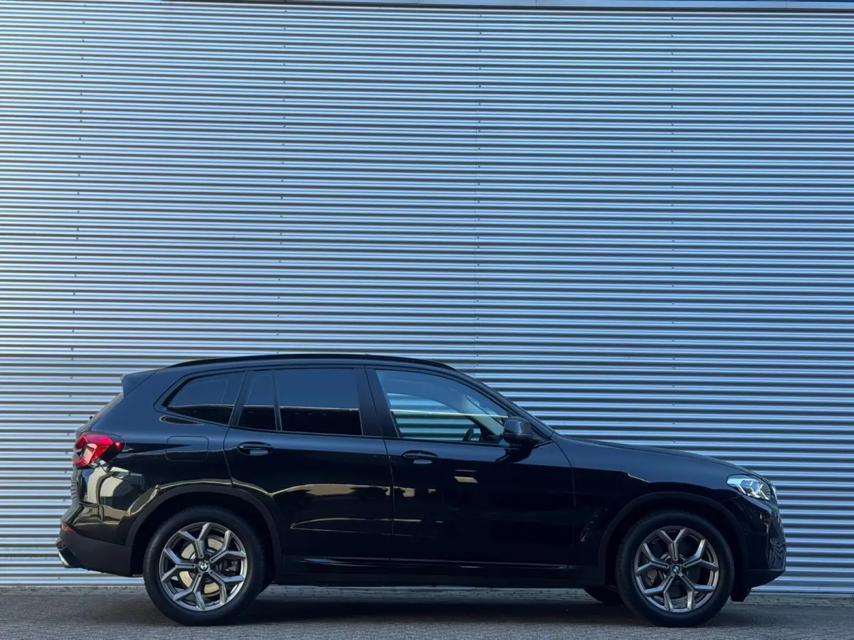 X-Line xDrive 30i /Panodak/Leder/Aut/Laserlight/245PK/Camera