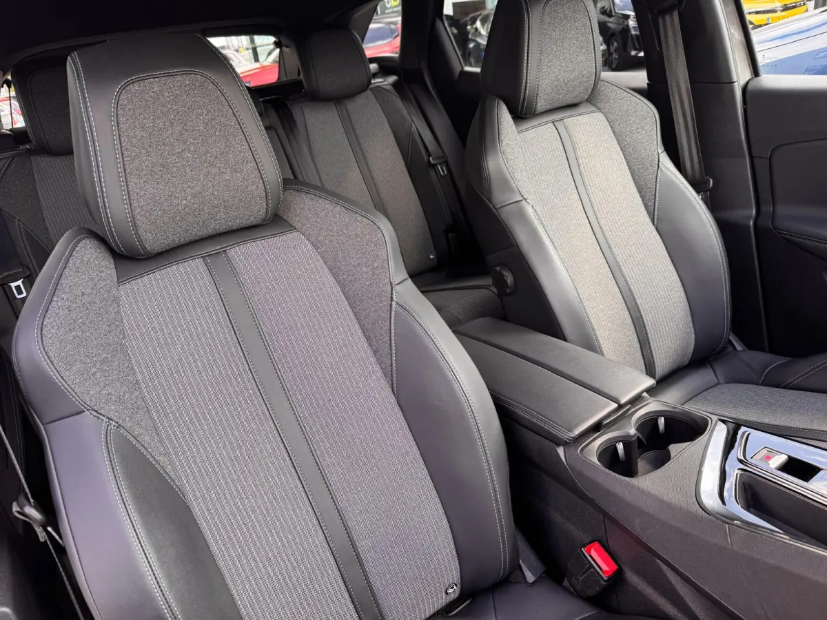 1.6 HYbrid 225PK Allure Pack Business | Camera | Navigatie | Apple Carplay / Android Auto | Cruise Control |