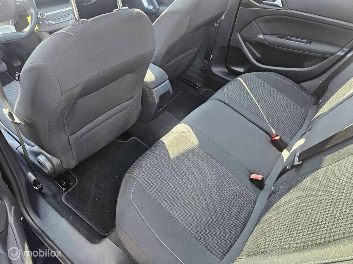 1.2 PureTech Blue Lease Premium