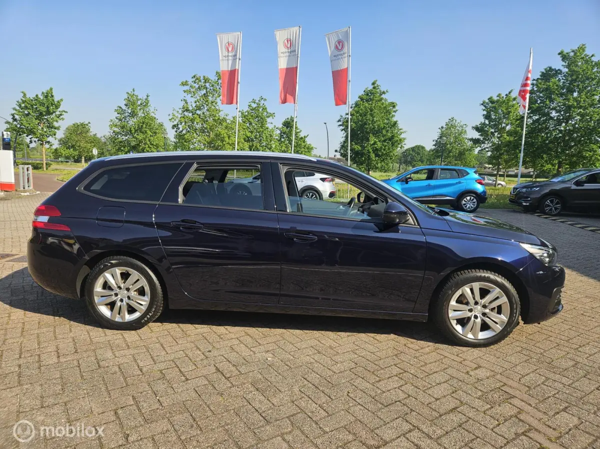 1.2 PureTech Blue Lease Premium