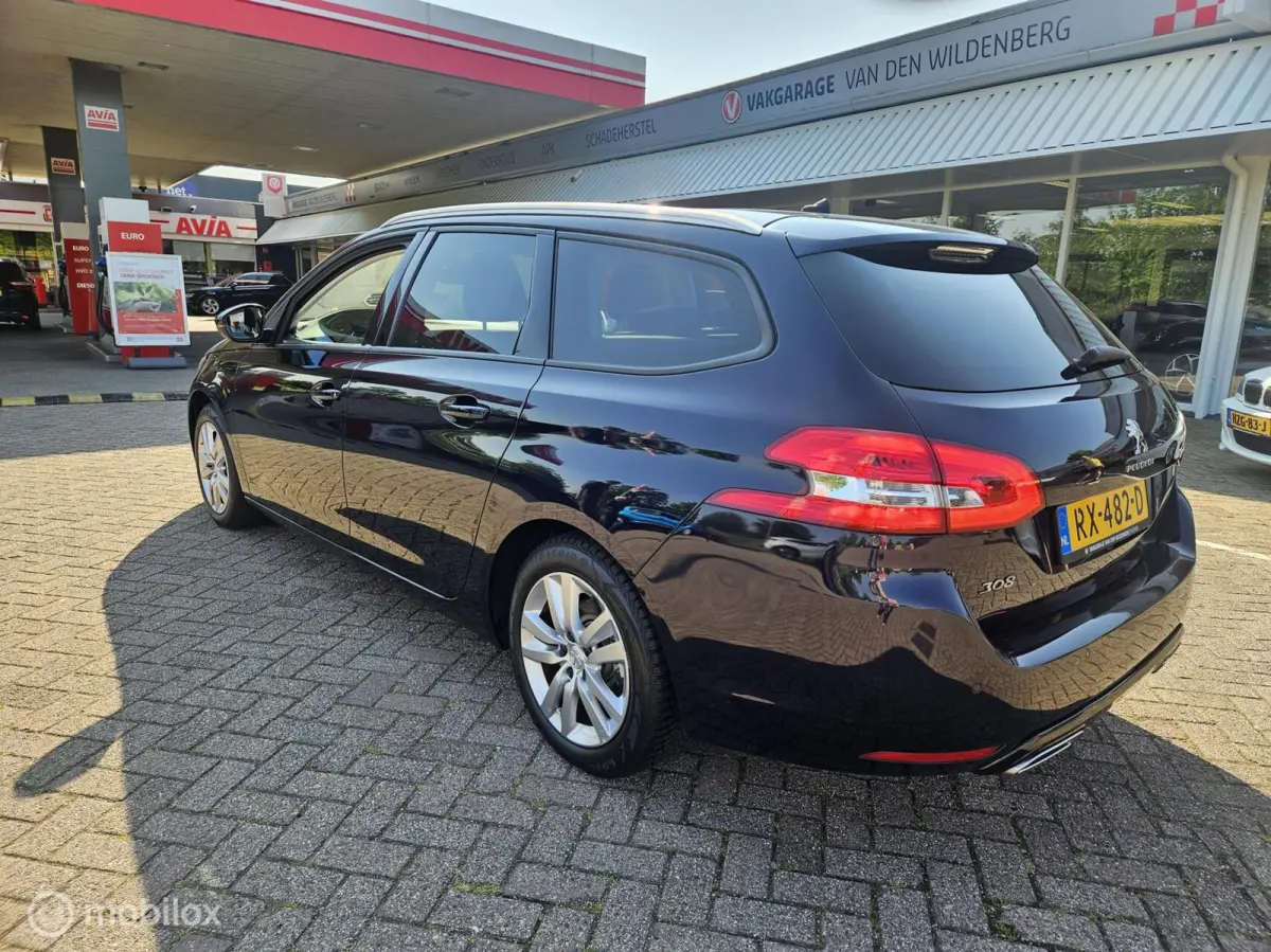 1.2 PureTech Blue Lease Premium