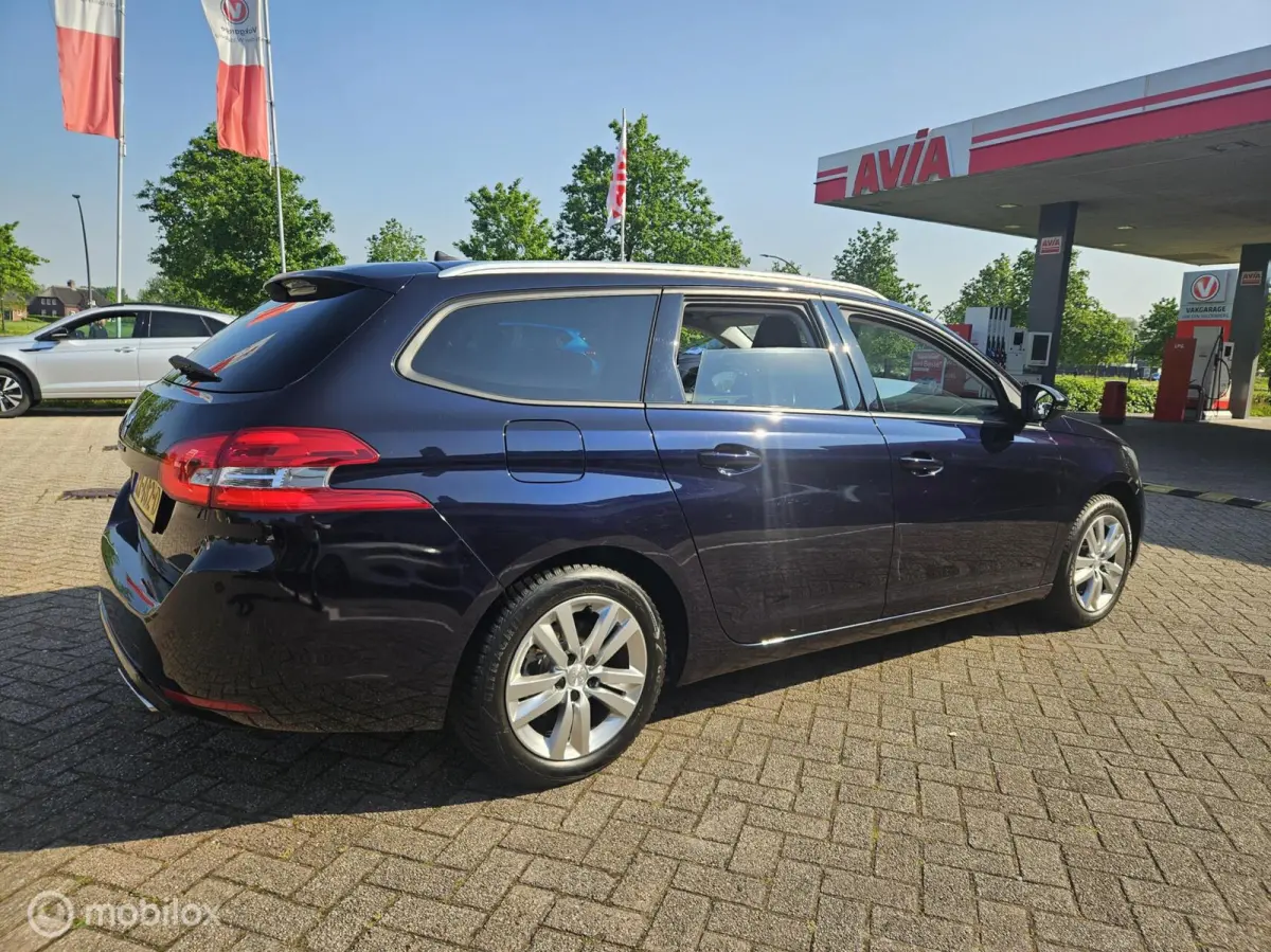 1.2 PureTech Blue Lease Premium