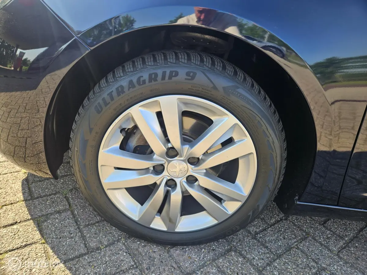 1.2 PureTech Blue Lease Premium