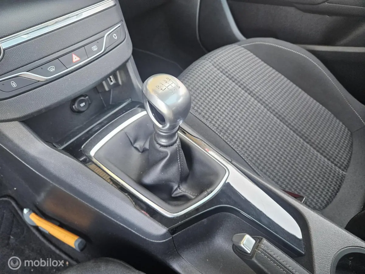 1.2 PureTech Blue Lease Premium