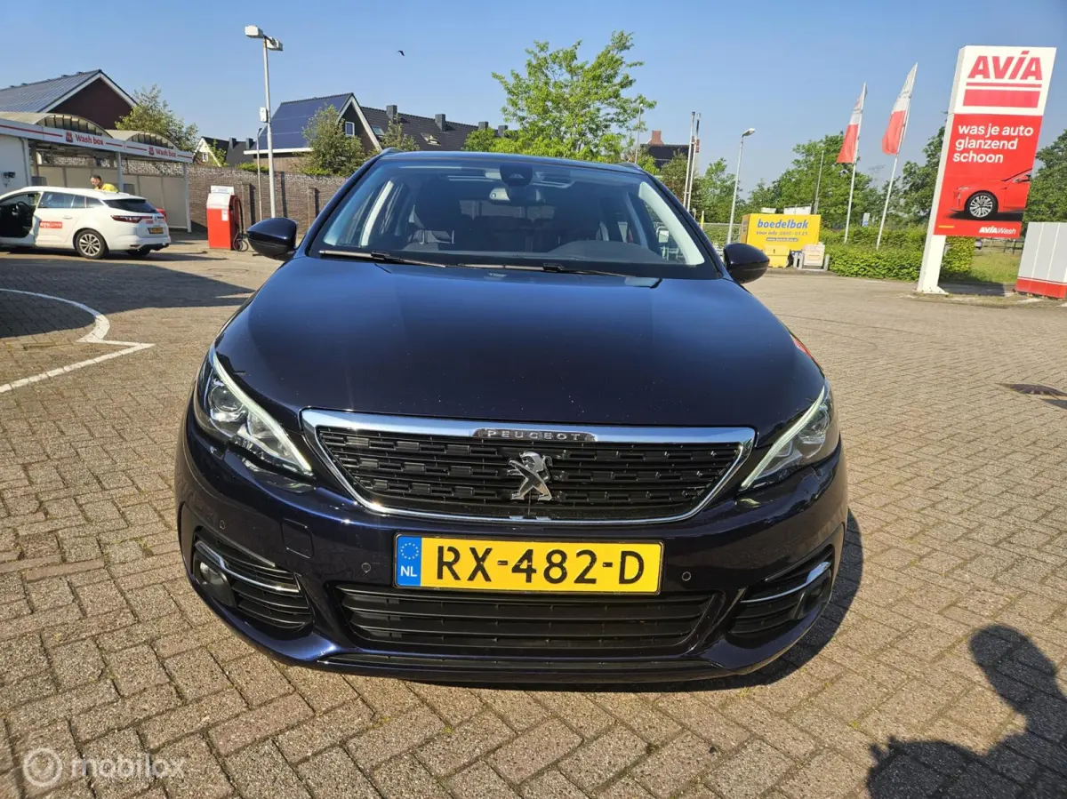 1.2 PureTech Blue Lease Premium