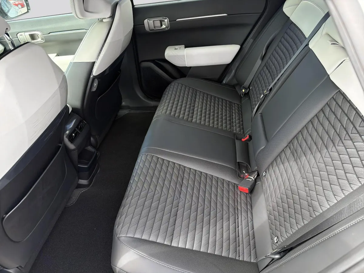 GT-Line Business Edition 81.4 kWh | Stoel- en stuurwielverwarming | Adaptieve Cruisecontrol | Privacy glass | Achteruitrijcamera | Elektrisch verstelbare voorstoelen |